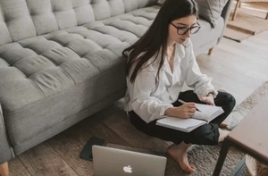 10 email copywriting tips that work (with examples)